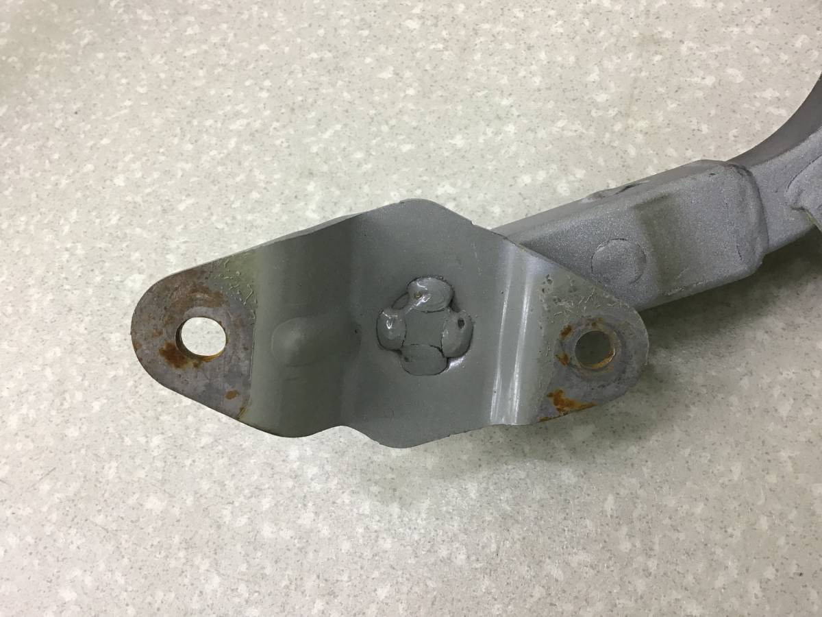 Петля крышки багажника Ford Fiesta (CB1) 2008-2019 Петля крышки багажника Ford Fiesta (CB1) 2008-2019