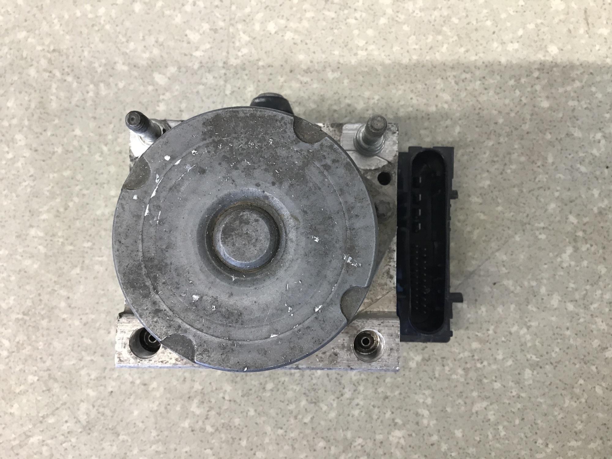 Блок ABS (насос), Nissan Micra (K12E) 2002-2010 Блок ABS (насос), Nissan Micra (K12E) 2002-2010