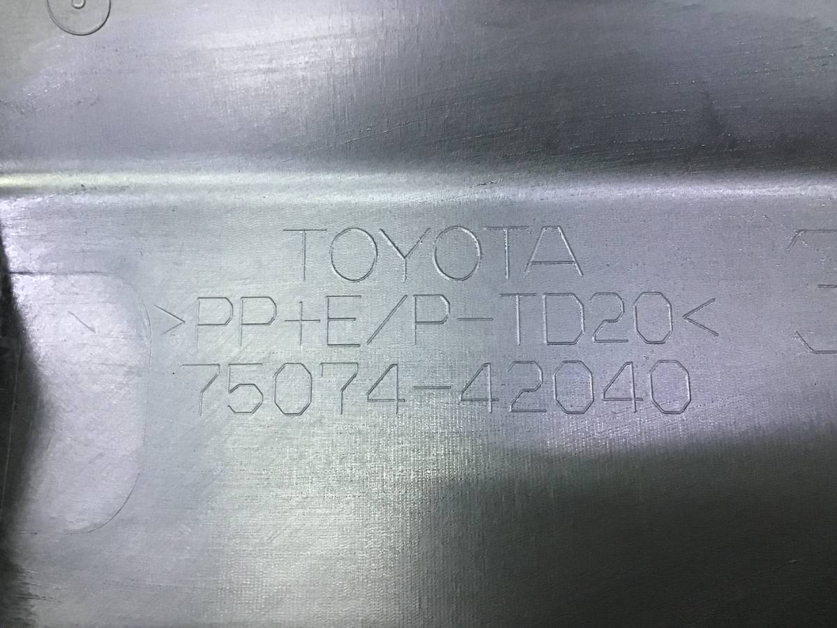 Накладка двери передней левой Toyota Rav 4 (XA50) 2018>