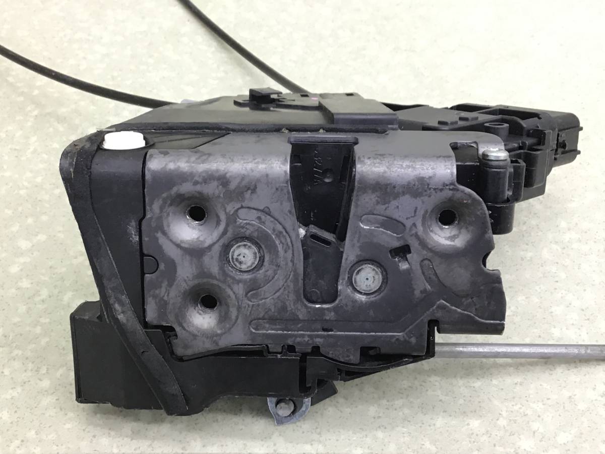 Замок двери задней левой Mazda 3 (BK) 2002-2009 Замок двери задней левой Mazda 3 (BK) 2002-2009