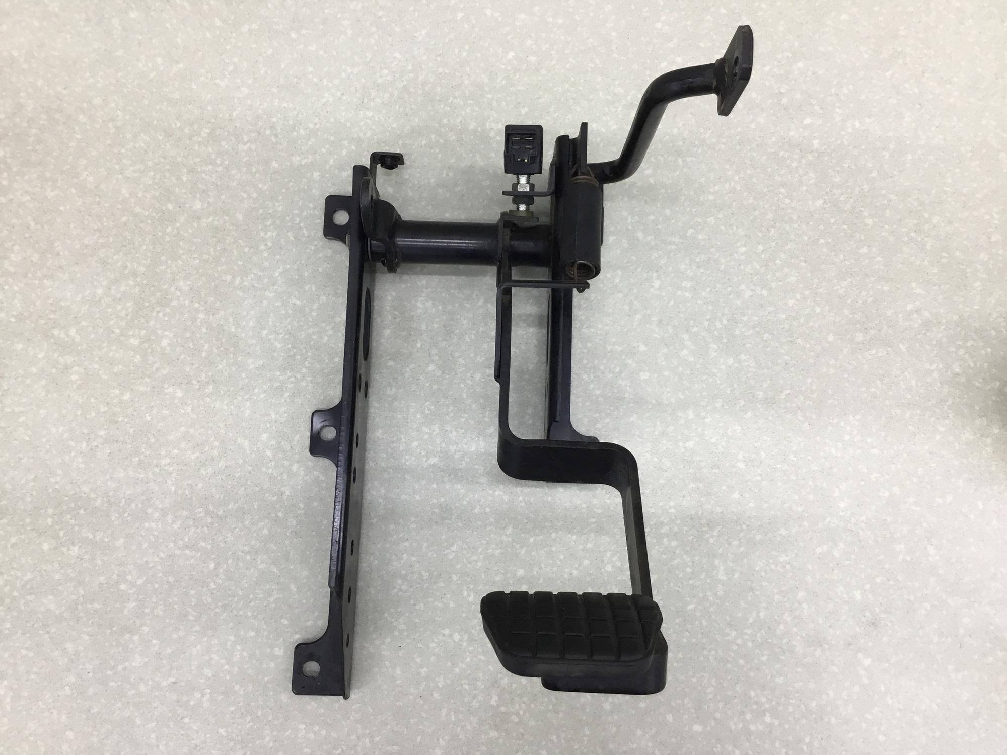 Педаль тормоза, Hyundai HD 120 Педаль тормоза, Hyundai HD 120