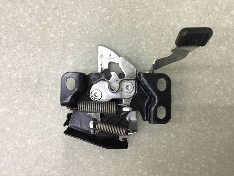 Замок капота Honda Jazz (GD1, GD5, GE2, GE3) 2001-2008 Замок капота Honda Jazz (GD1, GD5, GE2, GE3) 2001-2008