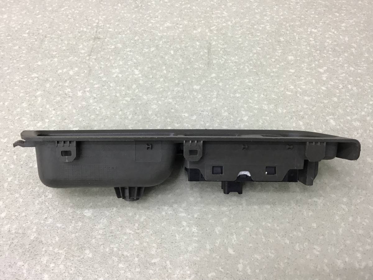 Кнопка стеклоподъемника Chevrolet Cobalt (T250) 2011-2015 Кнопка стеклоподъемника Chevrolet Cobalt (T250) 2011-2015
