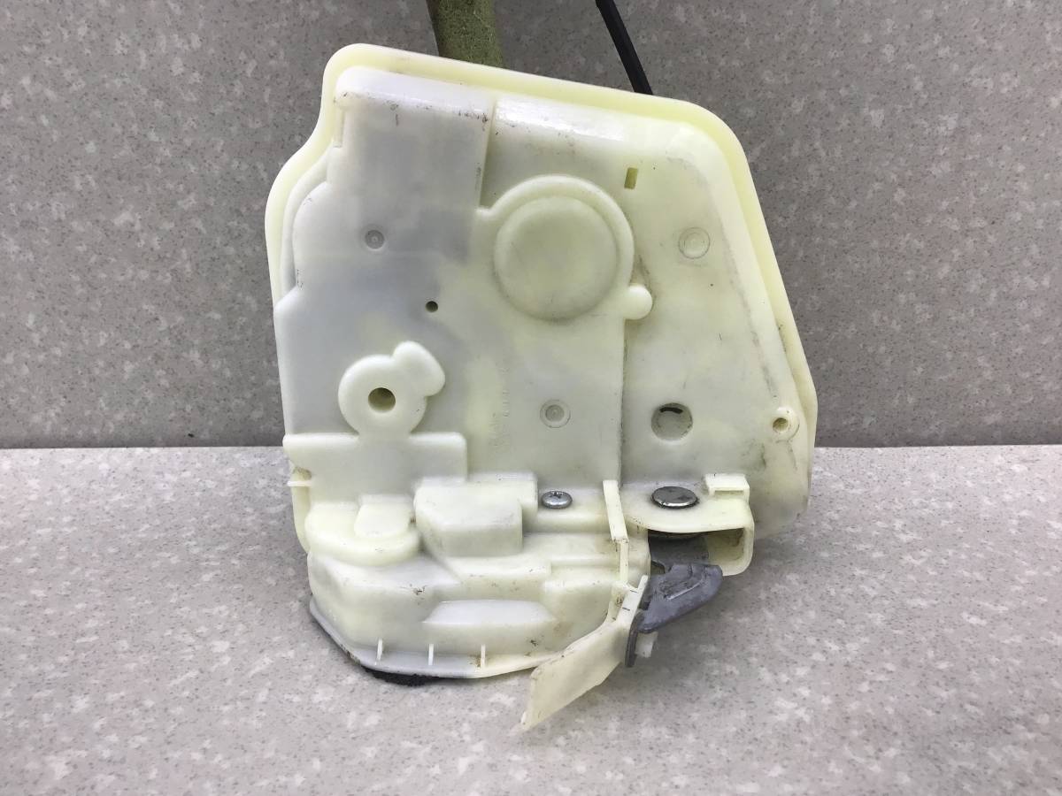 Замок двери задней правой Mazda 3 (BL) 2009-2013 Замок двери задней правой Mazda 3 (BL) 2009-2013