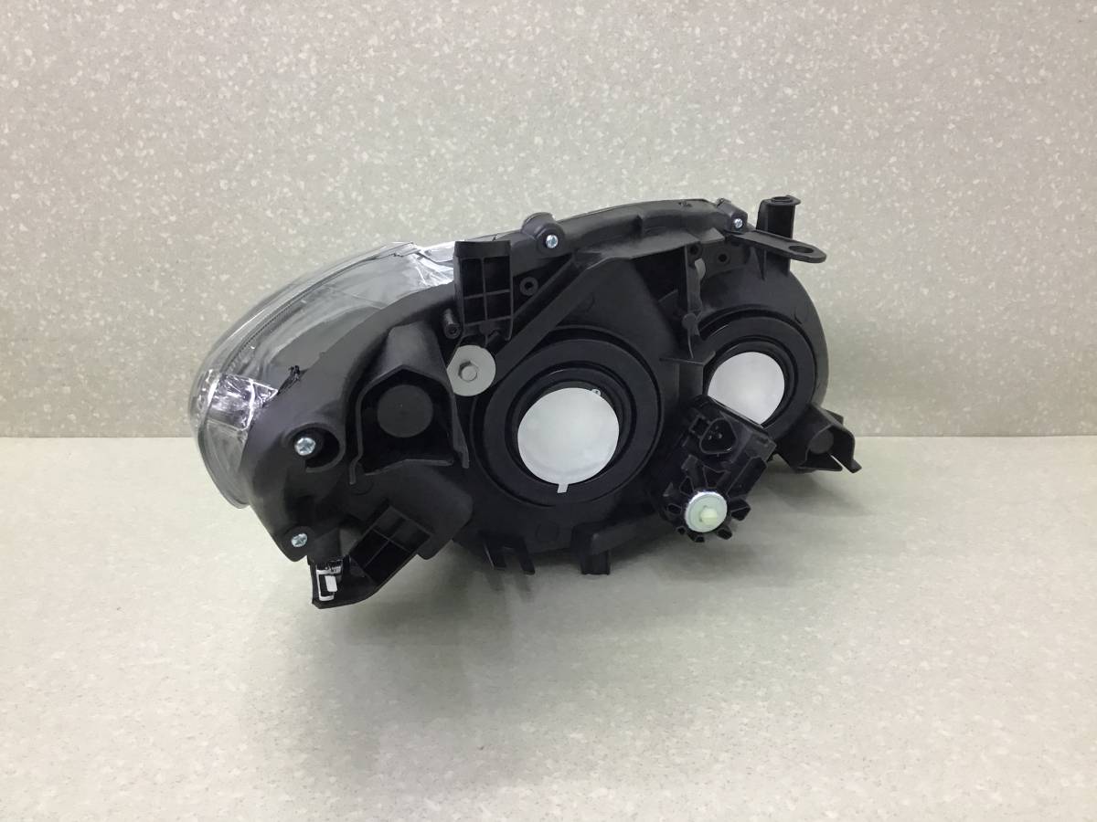 Фара левая Toyota Corolla (ZZE150) 2006-2013 Фара левая Toyota Corolla (ZZE150) 2006-2013