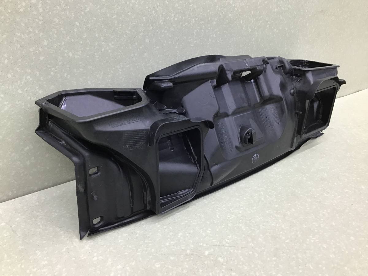 Воздуховод BMW 5-series E60/E61 2003-2009 Воздуховод BMW 5-series E60/E61 2003-2009