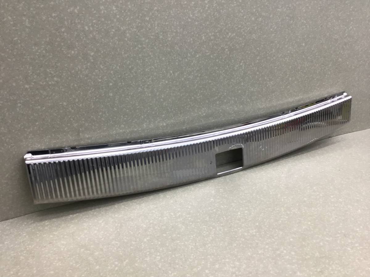 Накладка замка багажника Volkswagen Touareg (7L) 2002-2010 Накладка замка багажника Volkswagen Touareg (7L) 2002-2010