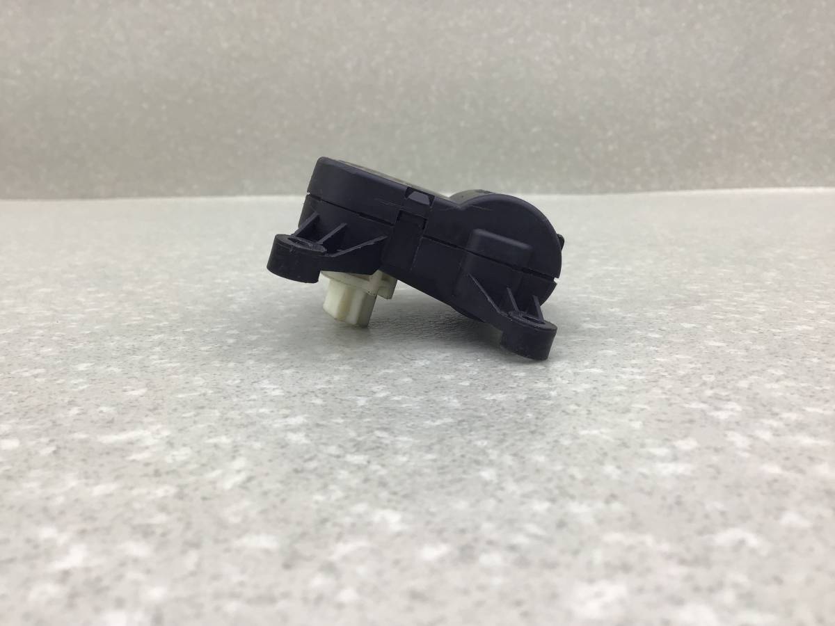 Моторчик заслонки печки Volkswagen Jetta (1K) 2006-2011 Моторчик заслонки печки Volkswagen Jetta (1K) 2006-2011