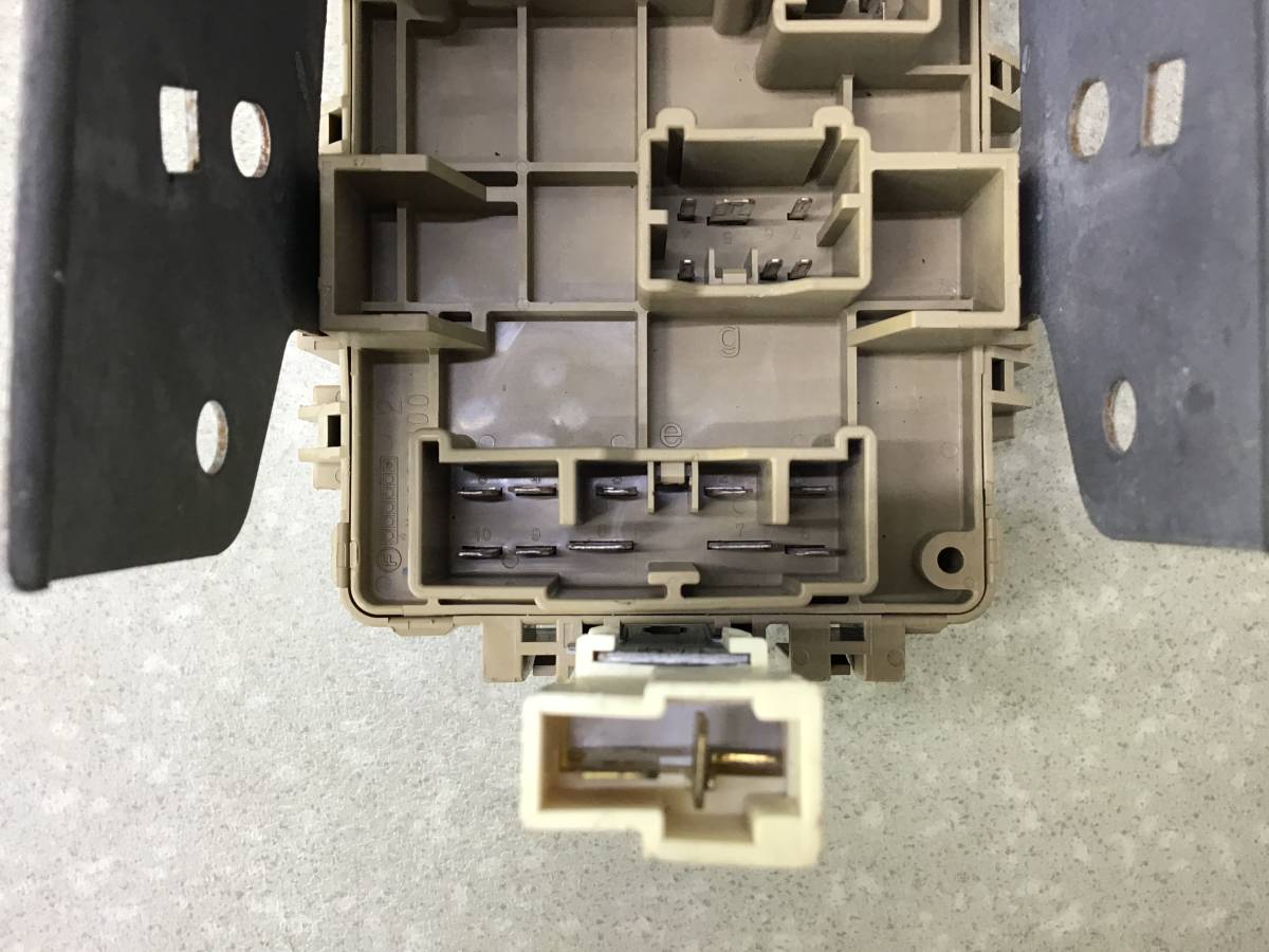 Блок предохранителей Subaru Forester (S11) 2002-2007 Блок предохранителей Subaru Forester (S11) 2002-2007