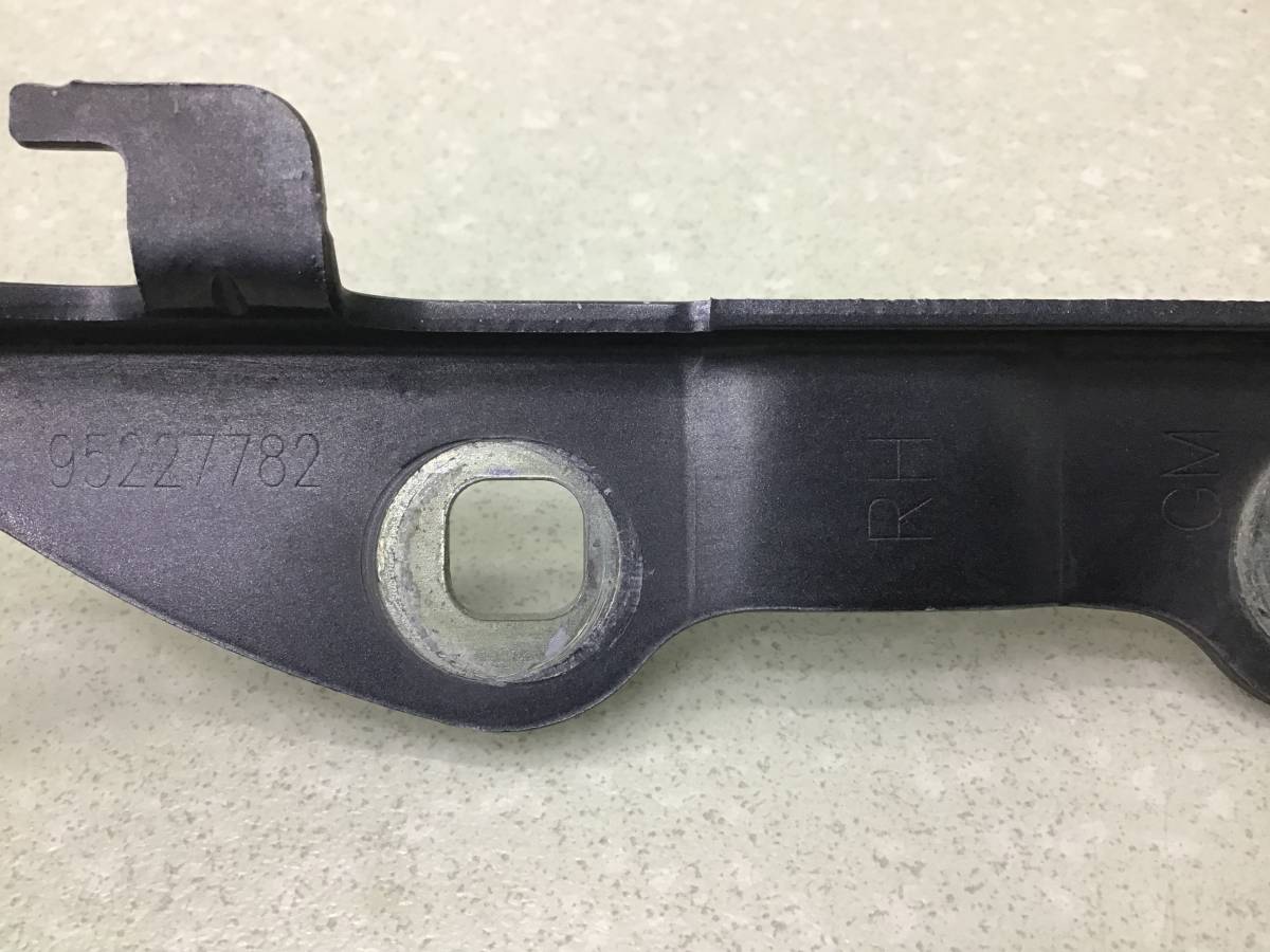 Петля капота правая Chevrolet Cruze (J300) 2009-2016 Петля капота правая Chevrolet Cruze (J300) 2009-2016