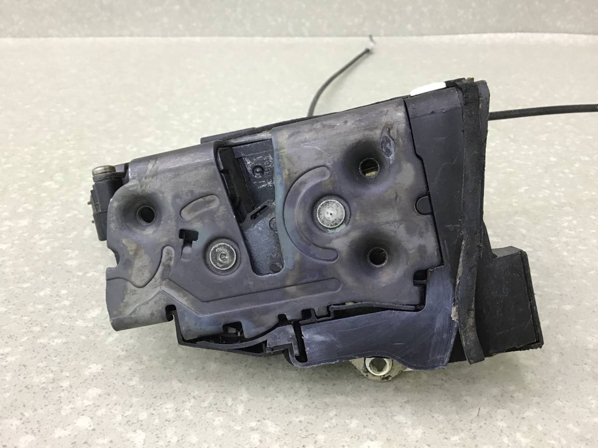 Замок двери задней правой Mazda 3 (BK) 2002-2009