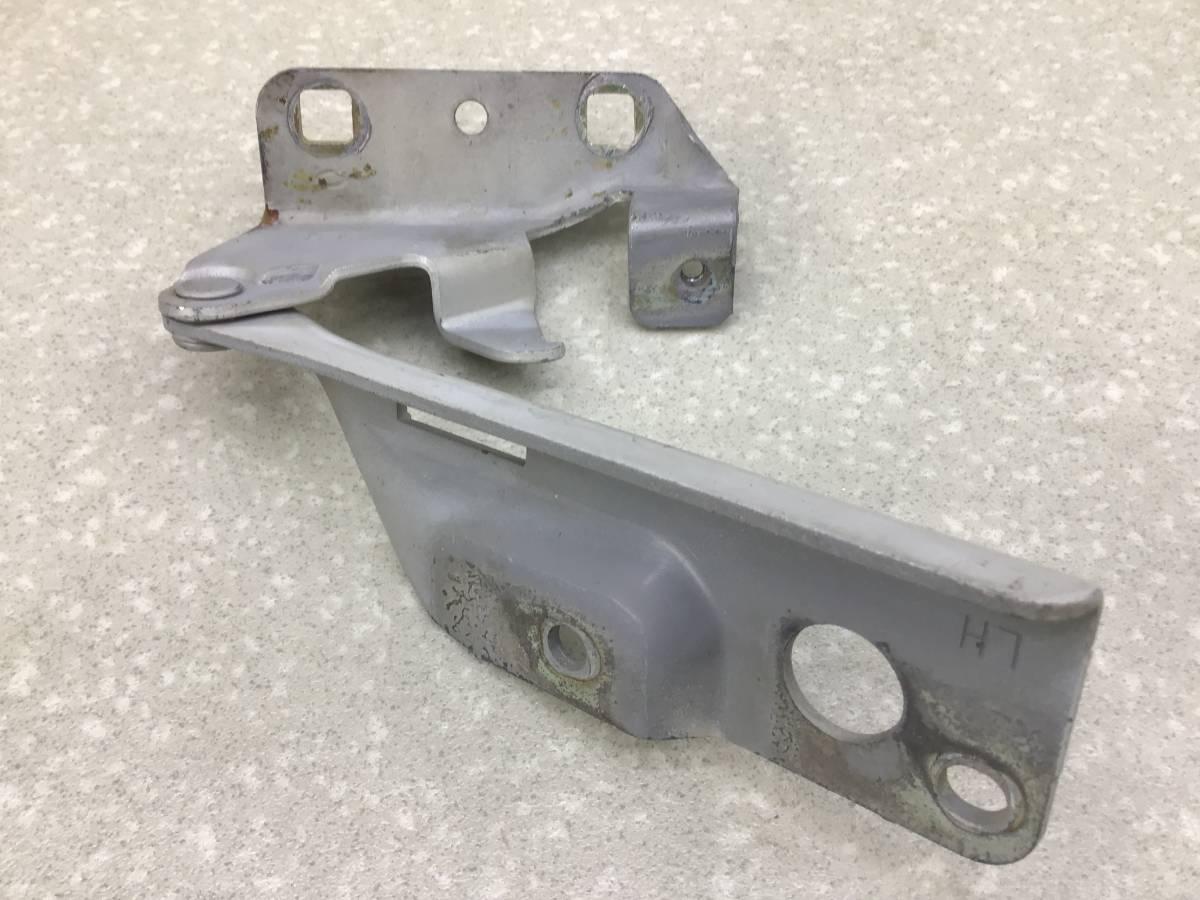 Петля капота левая Nissan Almera Classic (B10) 2006-2013 Петля капота левая Nissan Almera Classic (B10) 2006-2013