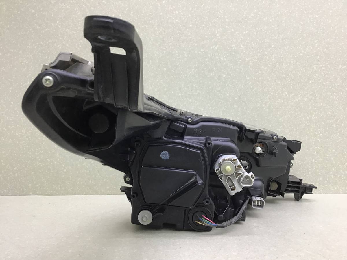 Фара левая Toyota Fortuner (GUN156, TGN156) 2015-н.в. Фара левая Toyota Fortuner (GUN156, TGN156) 2015-н.в.