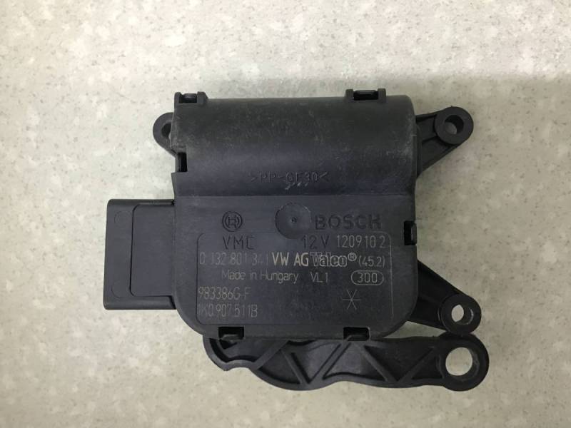 Моторчик заслонки печки Volkswagen Touran (1T3) 2010-2015 Моторчик заслонки печки Volkswagen Touran (1T3) 2010-2015