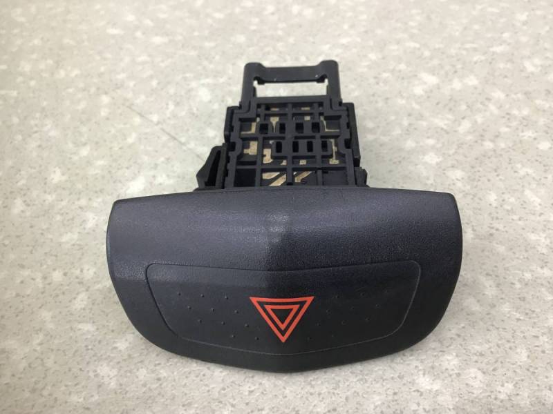 Кнопка аварийной сигнализации Nissan Primera (P12) 2002-2007 Кнопка аварийной сигнализации Nissan Primera (P12) 2002-2007