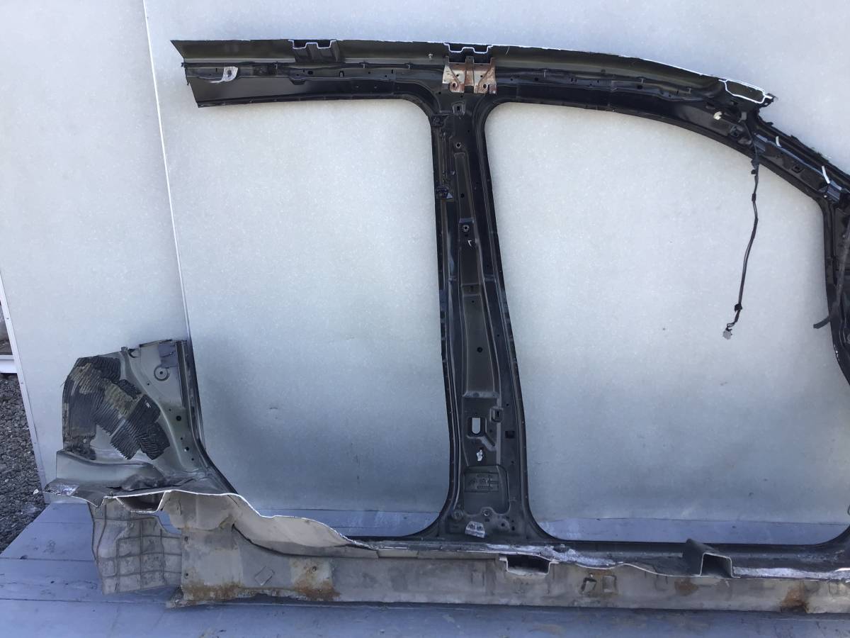 Порог со стойкой левый Infiniti QX56 (JA60) 2004-2010 Порог со стойкой левый Infiniti QX56 (JA60) 2004-2010