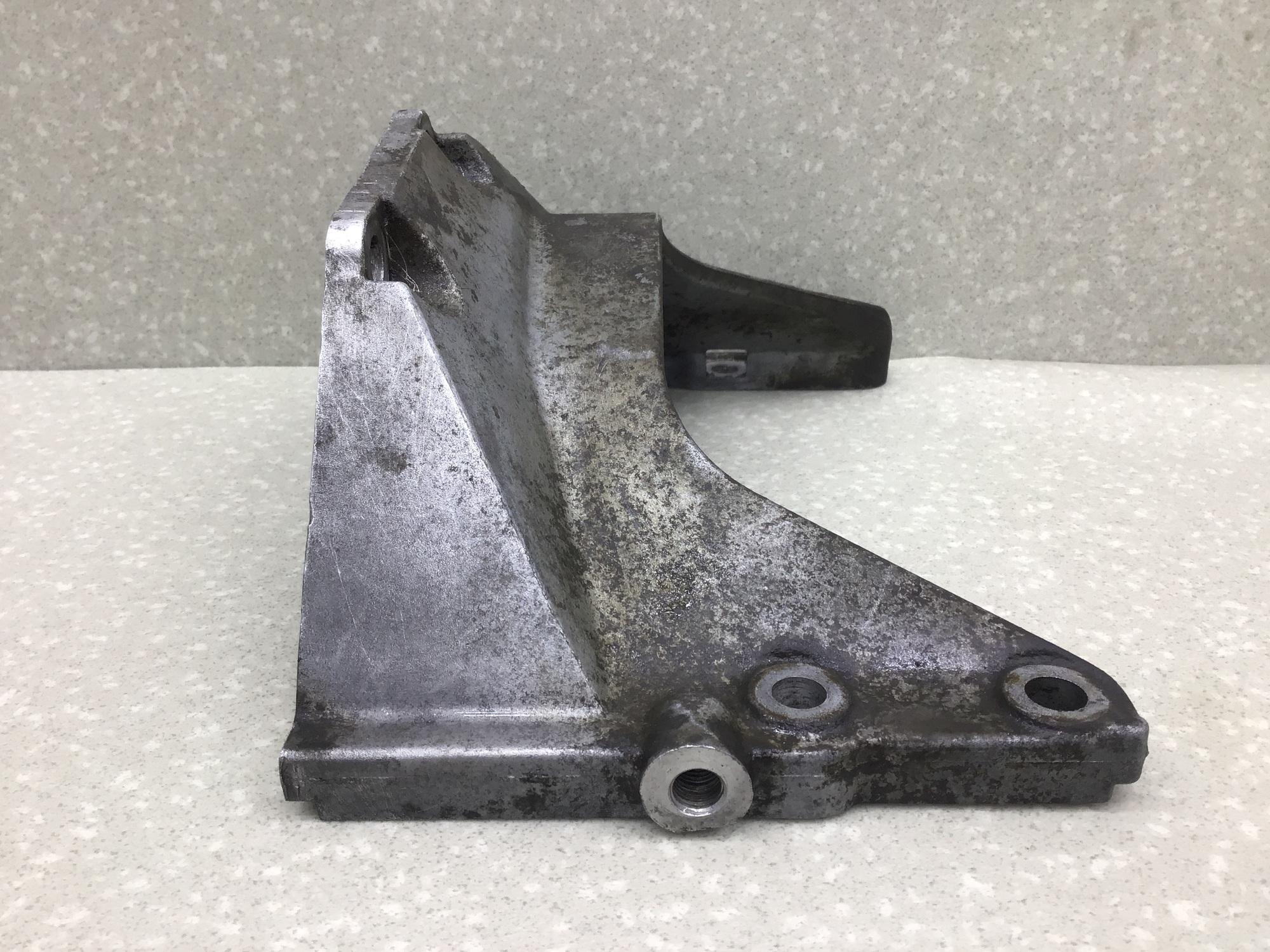 Кронштейн КПП, Suzuki Liana 2001-2007 Кронштейн КПП, Suzuki Liana 2001-2007