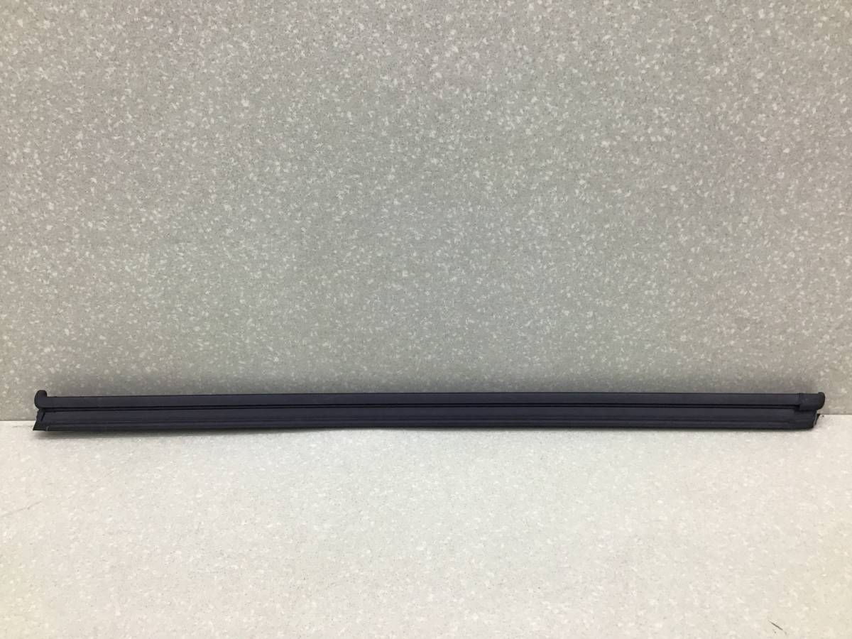 Уплотнитель стекла двери Volkswagen Tiguan (5N2) 2011-2016 Уплотнитель стекла двери Volkswagen Tiguan (5N2) 2011-2016