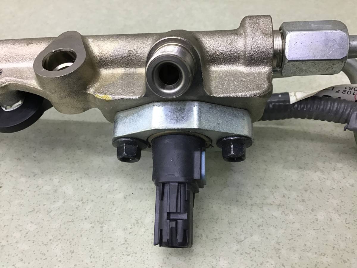 Рейка топливная (рампа) Toyota Land Cruiser (J300) 2021>