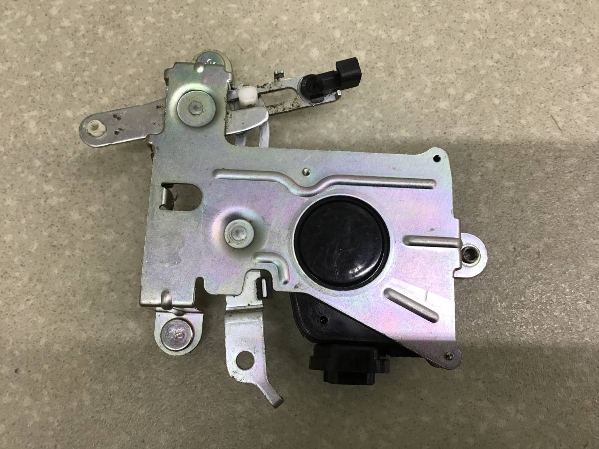 Активатор замка багажника Hyundai Tucson (JM) 2004-2010 Активатор замка багажника Hyundai Tucson (JM) 2004-2010
