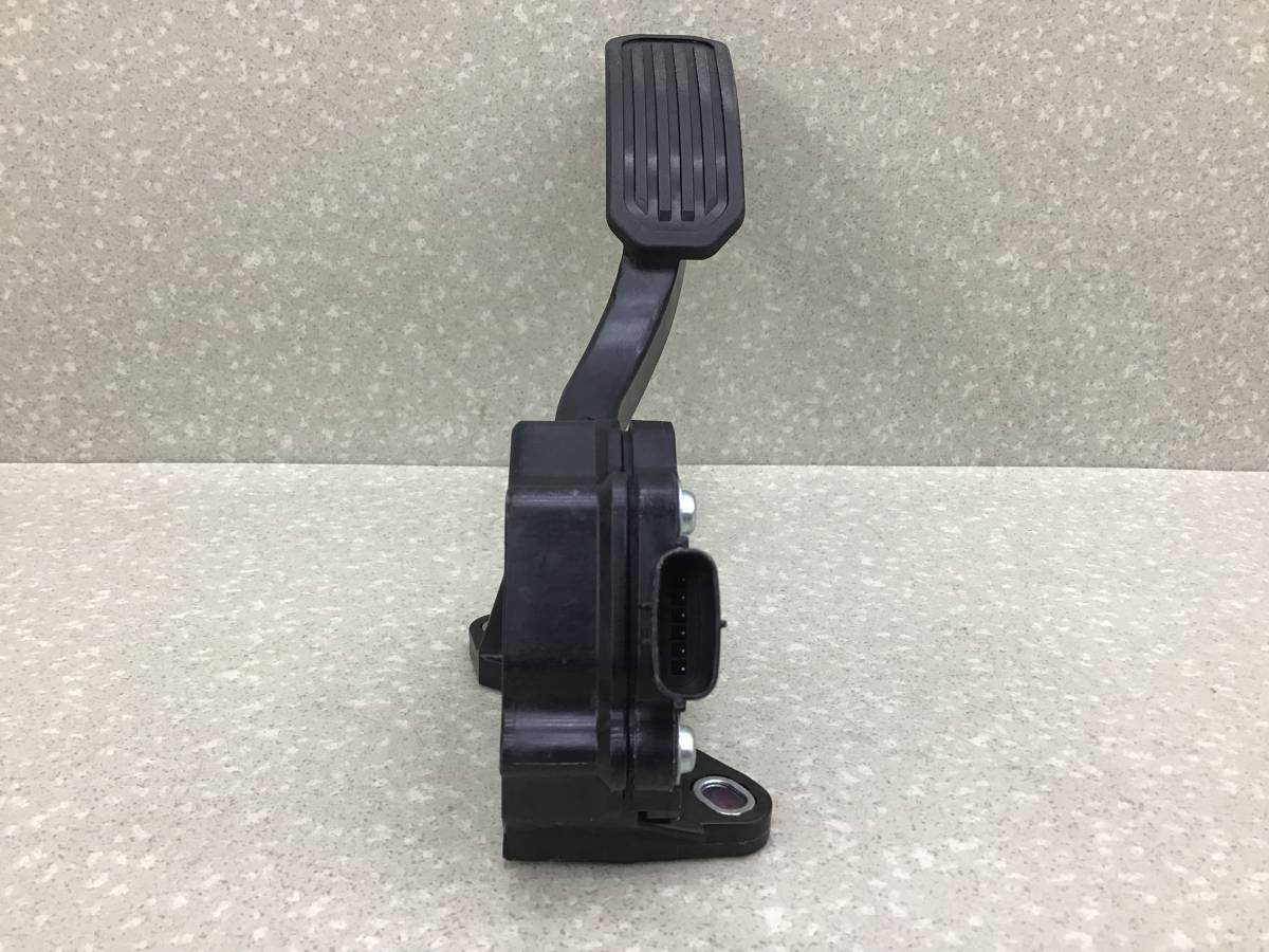 Педаль газа Toyota Camry (V50) 2011-2017 Педаль газа Toyota Camry (V50) 2011-2017