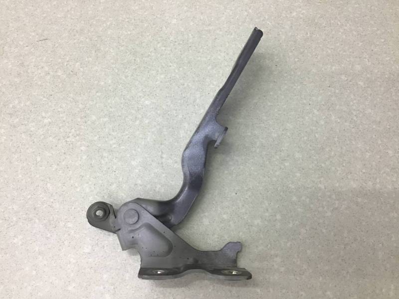 Петля капота правая Chevrolet Cruze (J300) 2009-2016 Петля капота правая Chevrolet Cruze (J300) 2009-2016