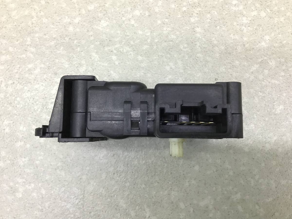 Моторчик заслонки печки Mazda Mazda 3 (BK) 2002-2009 Моторчик заслонки печки Mazda Mazda 3 (BK) 2002-2009