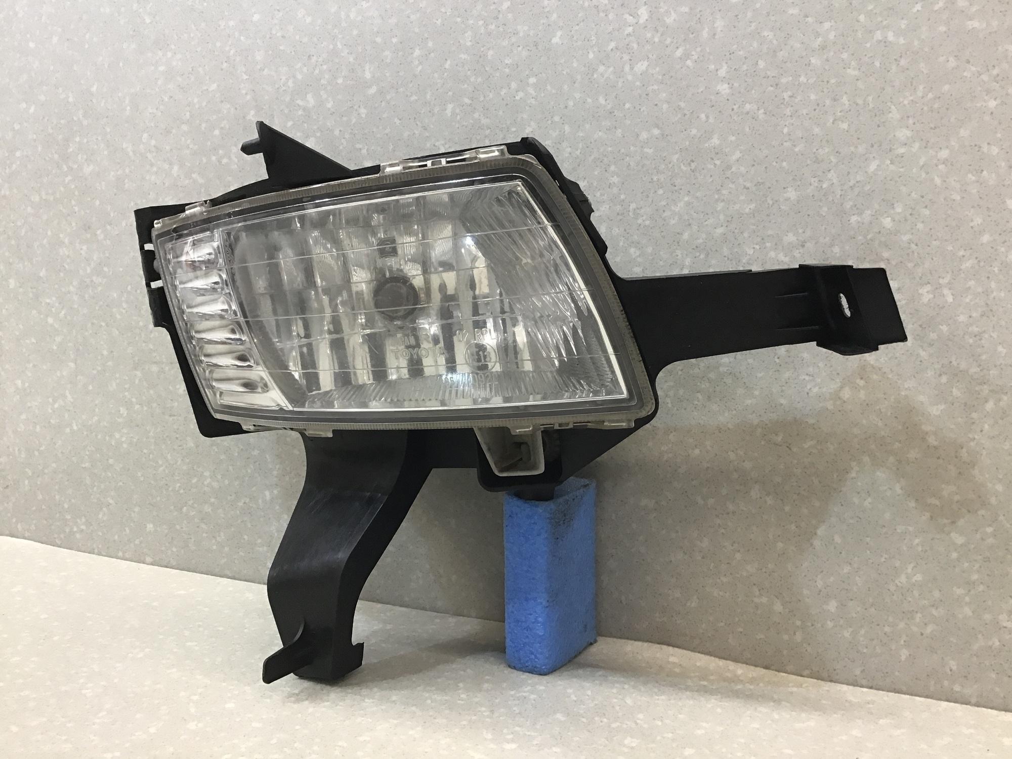 Фара противотуманная правая, Toyota 4 Runner 2002-2009 Фара противотуманная правая, Toyota 4 Runner 2002-2009