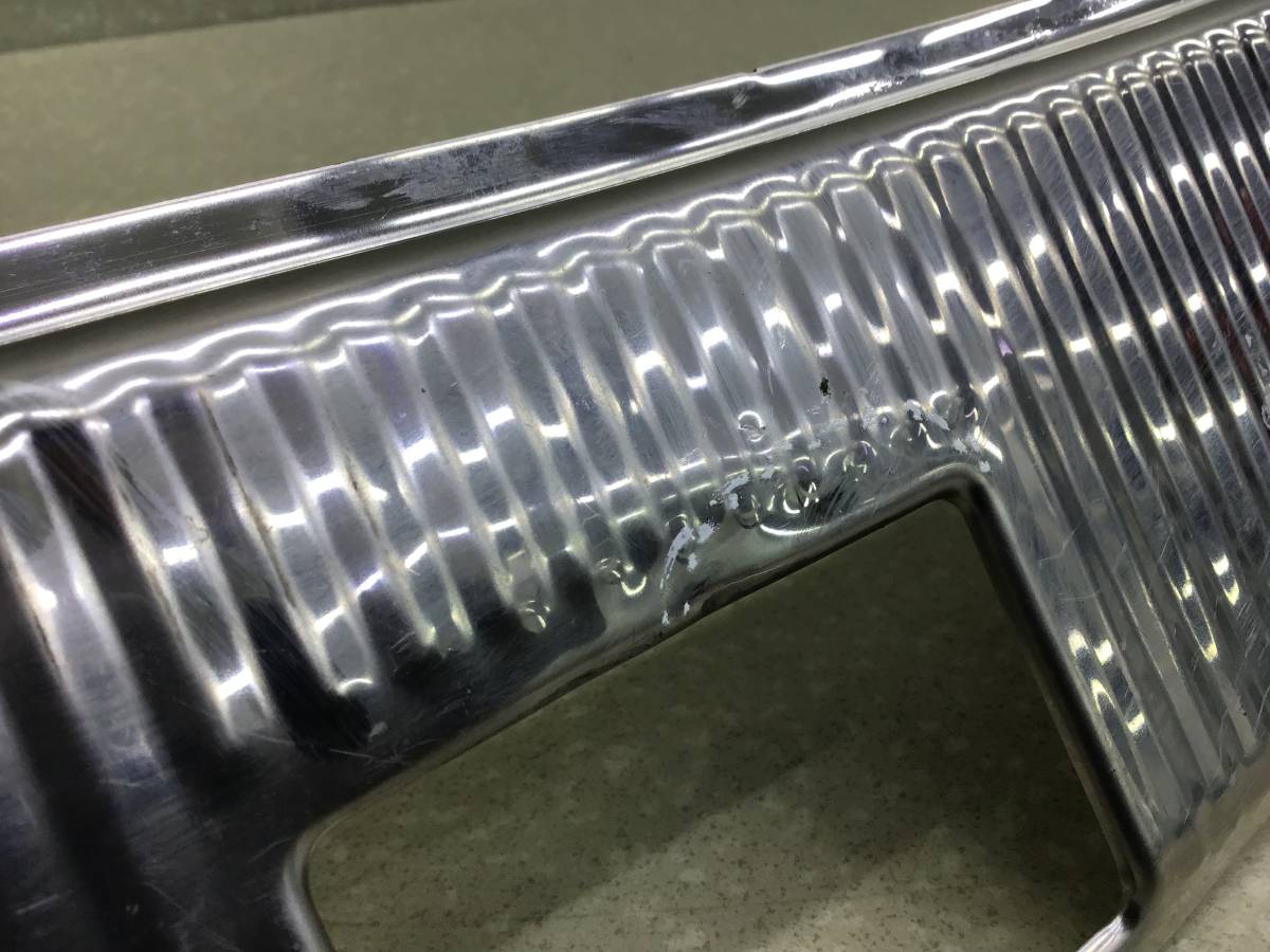 Накладка замка багажника Volkswagen Touareg (7L) 2002-2010 Накладка замка багажника Volkswagen Touareg (7L) 2002-2010