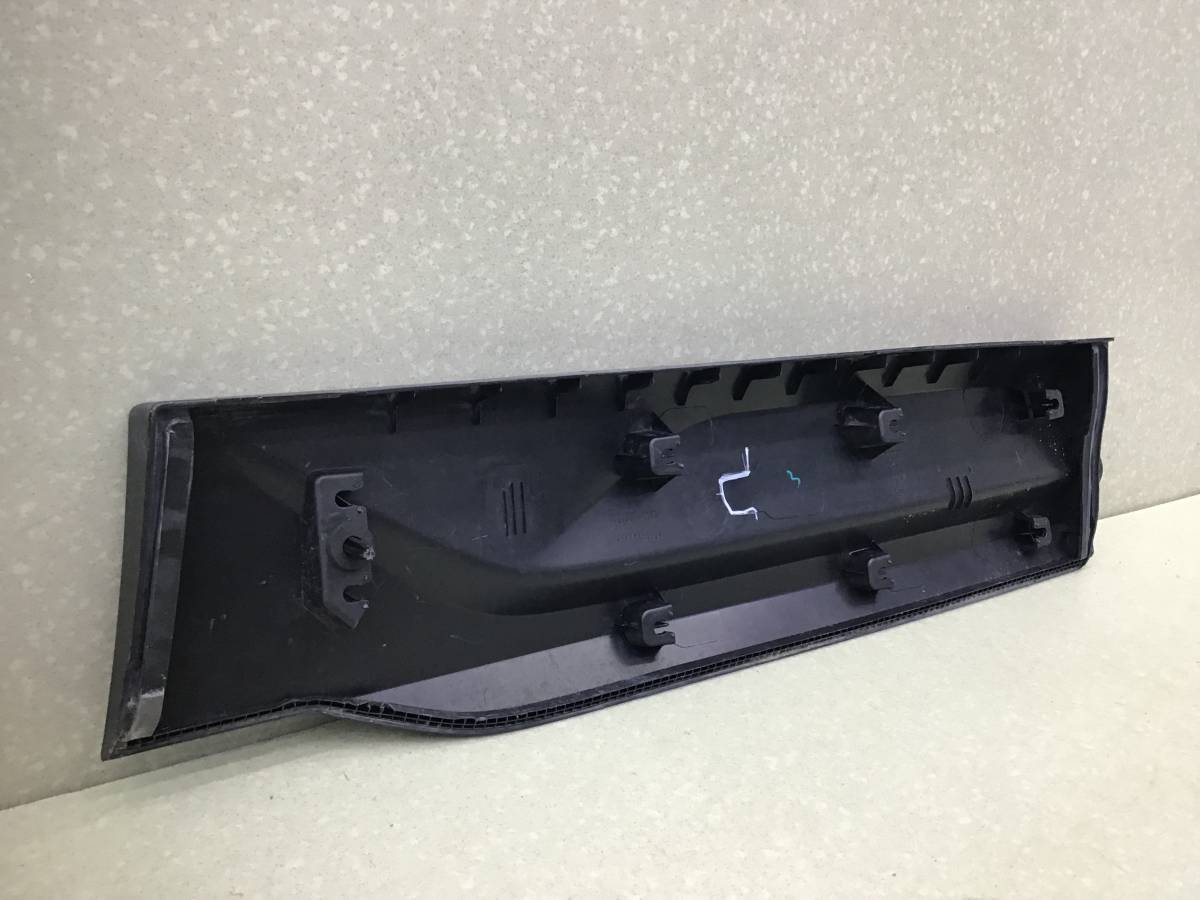 Накладка двери задней правой Geely Coolray SX11 2018>