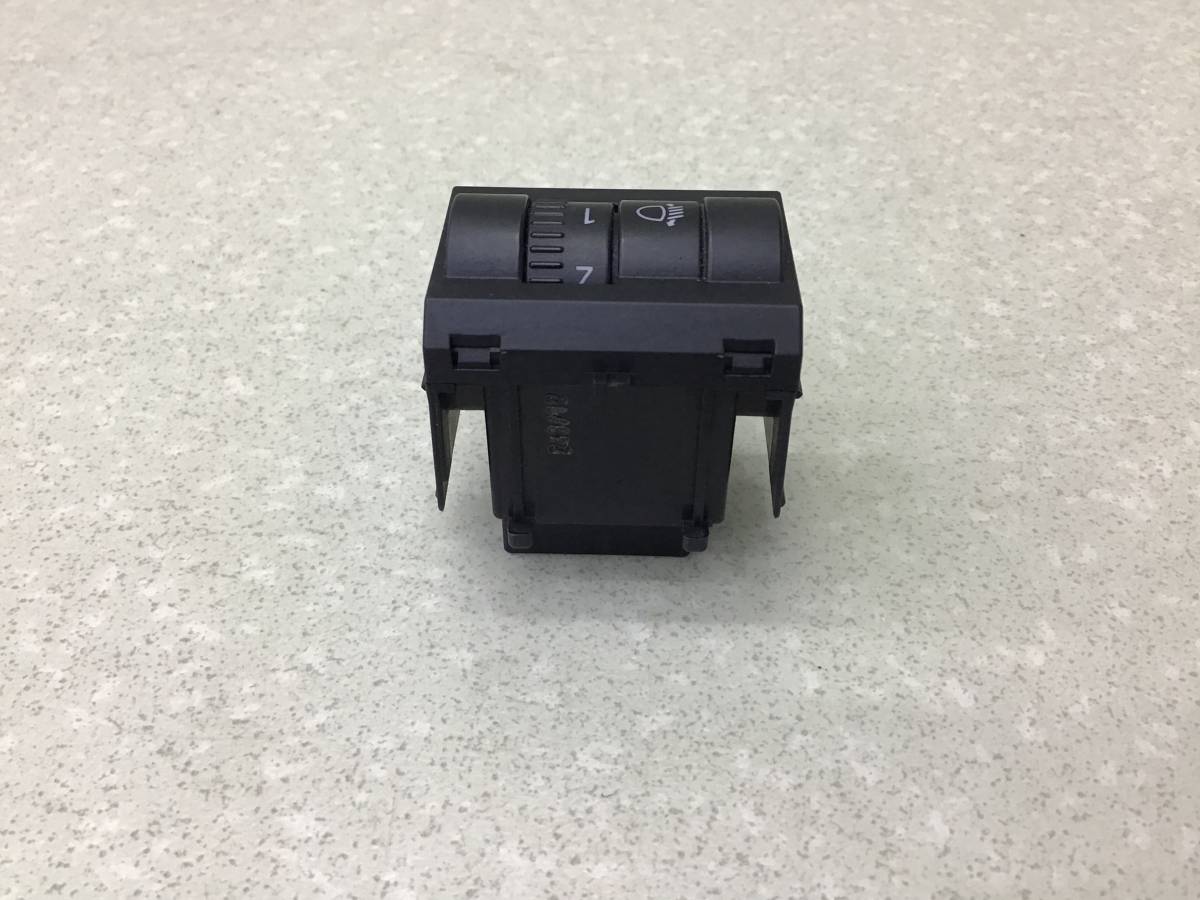 Кнопка корректора фар Skoda Yeti (5L) 2009-2018 Кнопка корректора фар Skoda Yeti (5L) 2009-2018