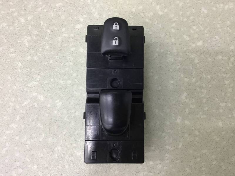 Кнопка стеклоподъемника Nissan Juke (F15) 2011> Кнопка стеклоподъемника Nissan Juke (F15) 2011>