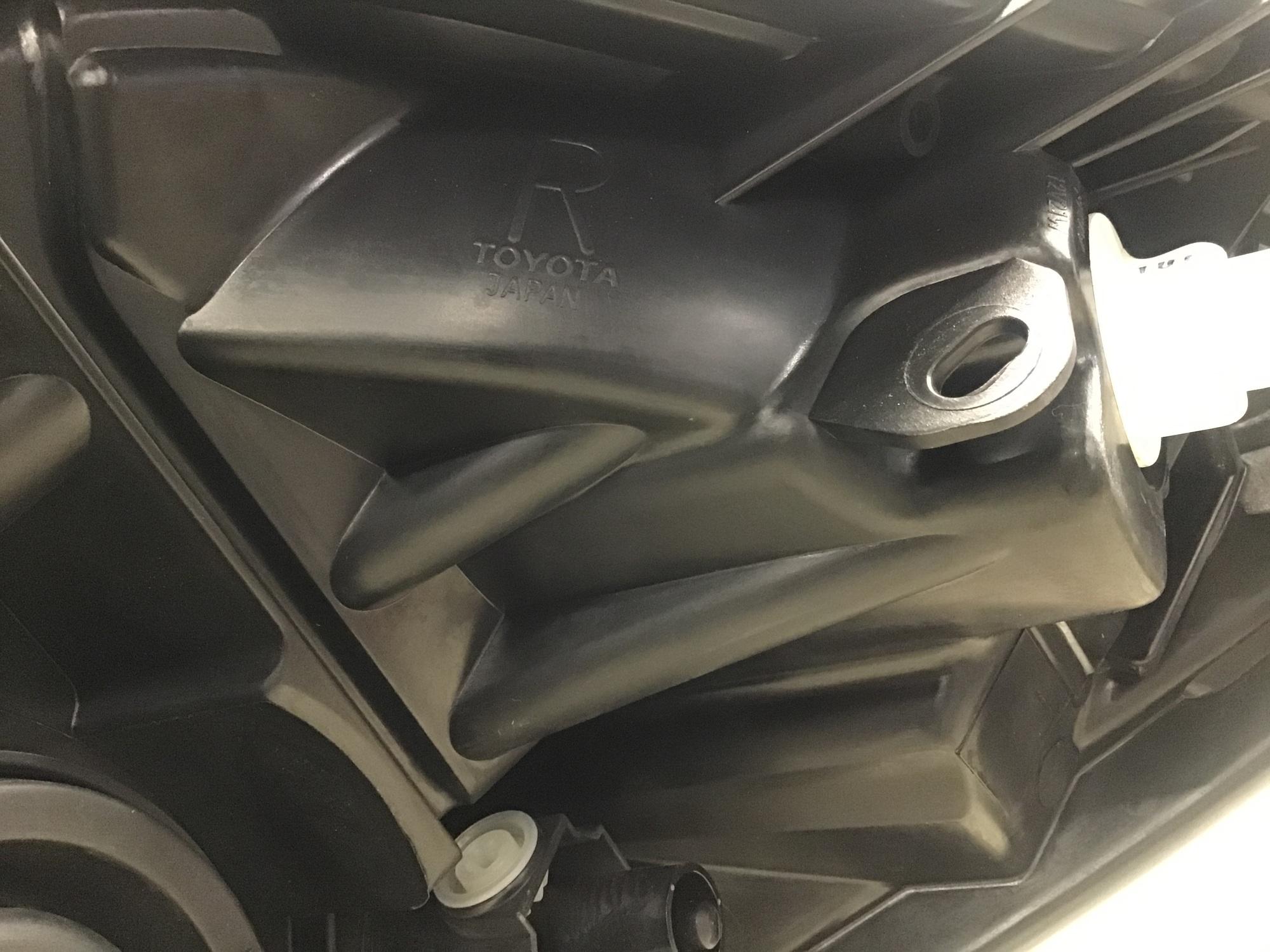 Фара правая Toyota Vitz P90 2005-2011 Фара правая Toyota Vitz P90 2005-2011