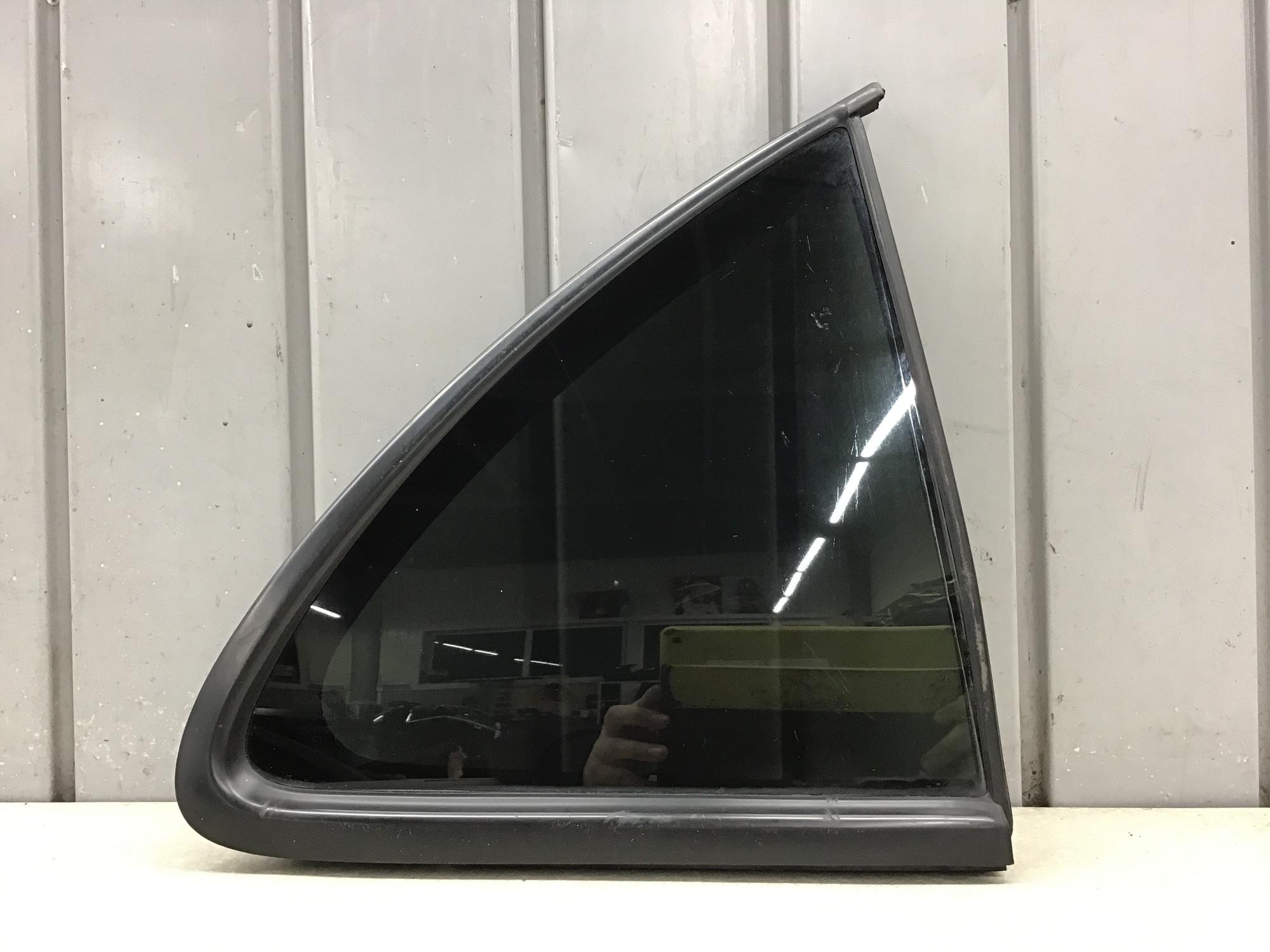 Стекло двери задней правой, Nissan Almera N16 2000-2006