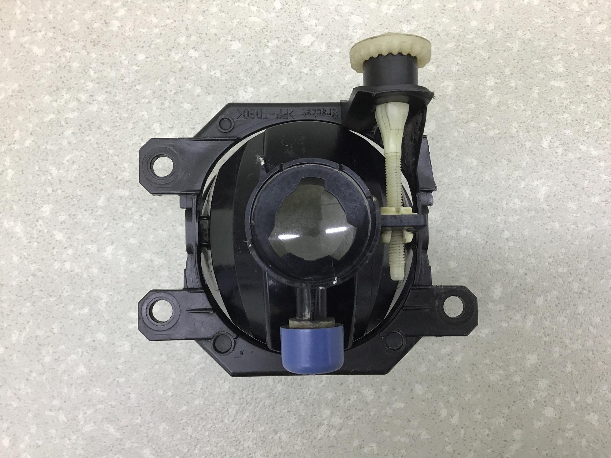 Фара противотуманная левая, Subaru Legacy Outback (B12) 1998-2003 Фара противотуманная левая, Subaru Legacy Outback (B12) 1998-2003