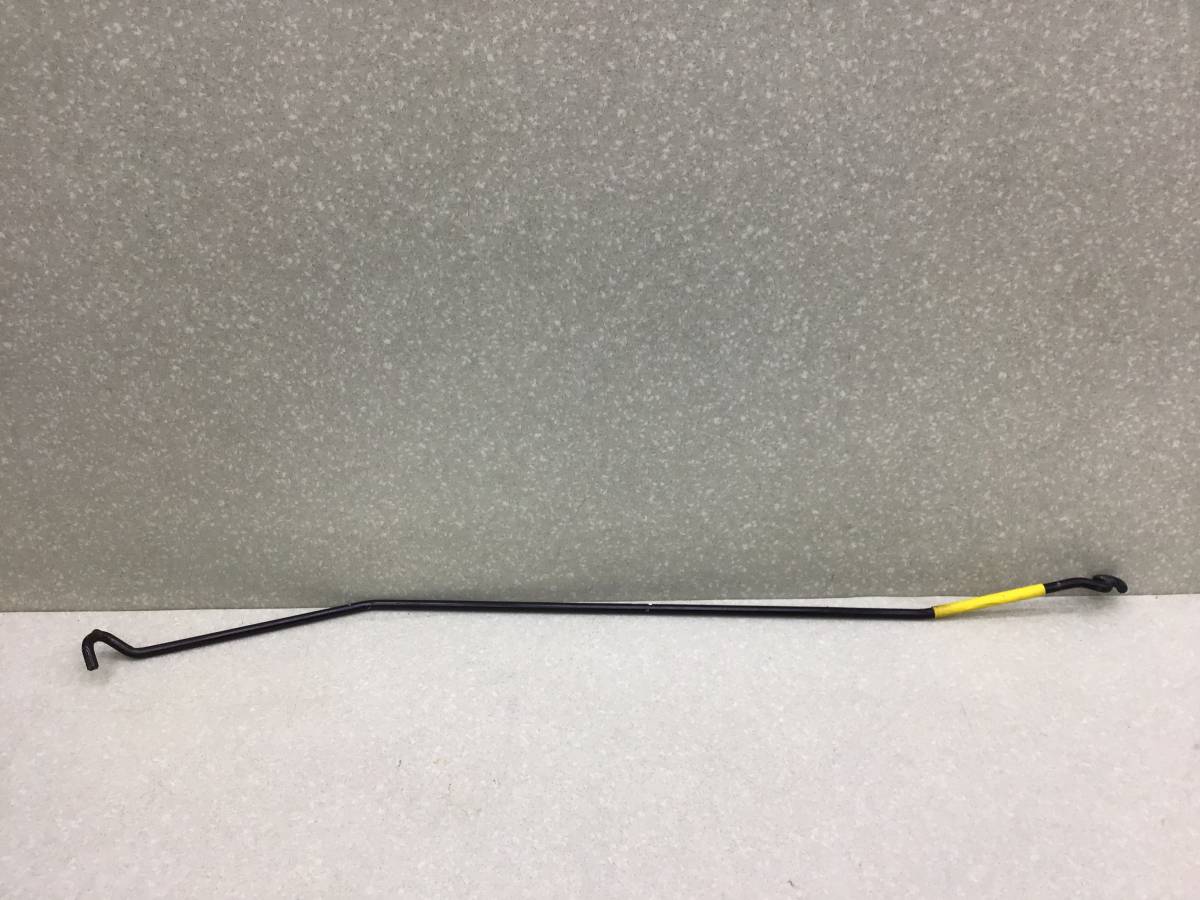 Держатель капота Ford Focus 3 (CB8) 2011-2019 Держатель капота Ford Focus 3 (CB8) 2011-2019
