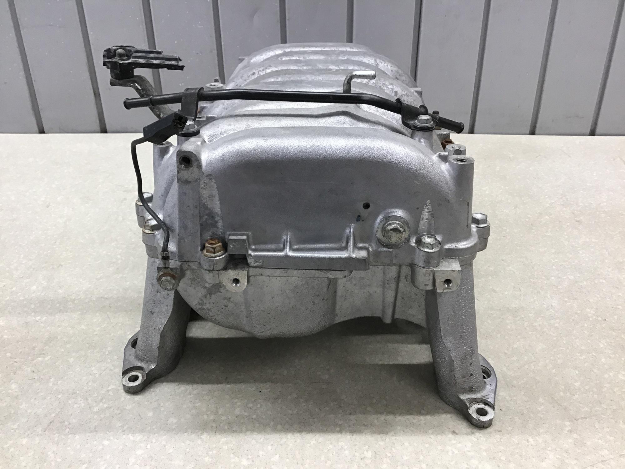 Коллектор впускной Toyota Land Cruiser (J100) 1998-2007