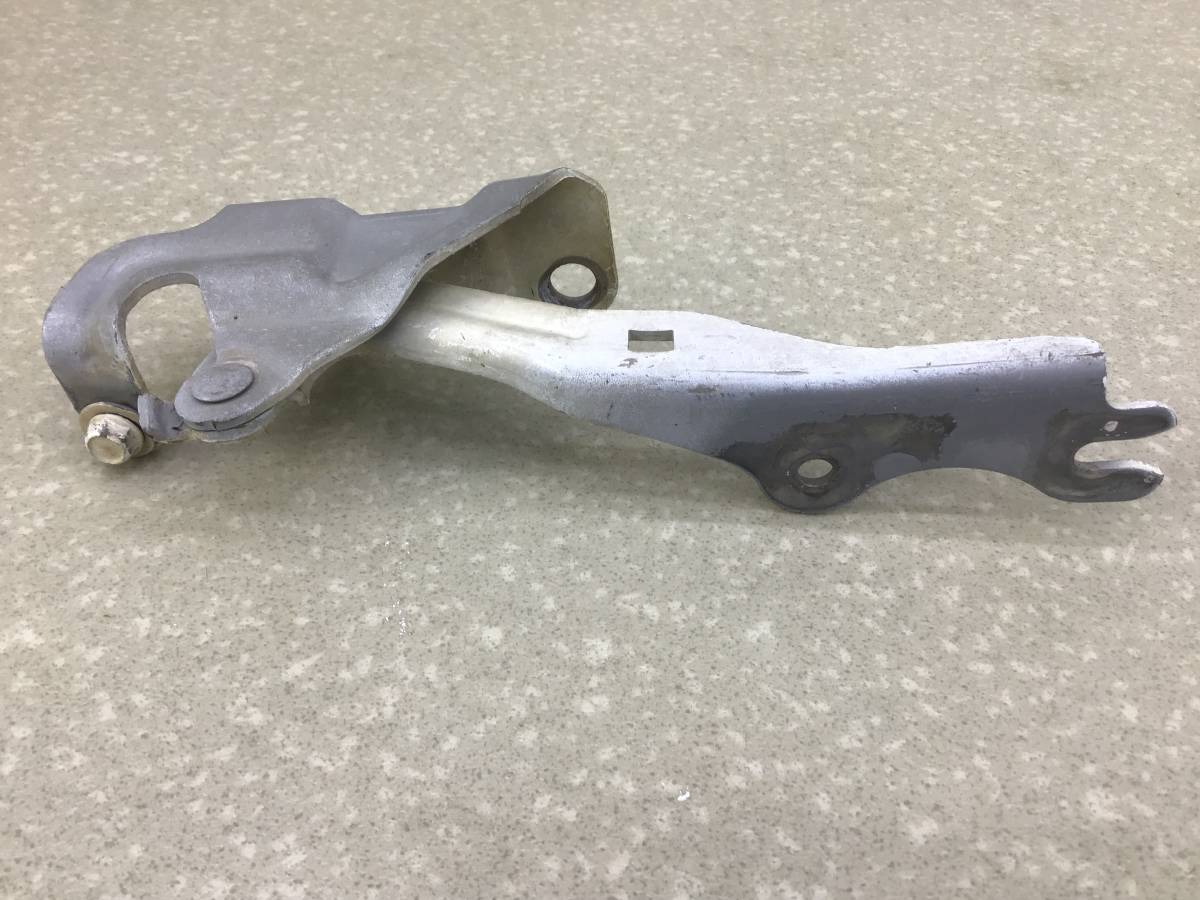 Петля капота левая Mazda CX-7 (ER) 2006-2012 Петля капота левая Mazda CX-7 (ER) 2006-2012