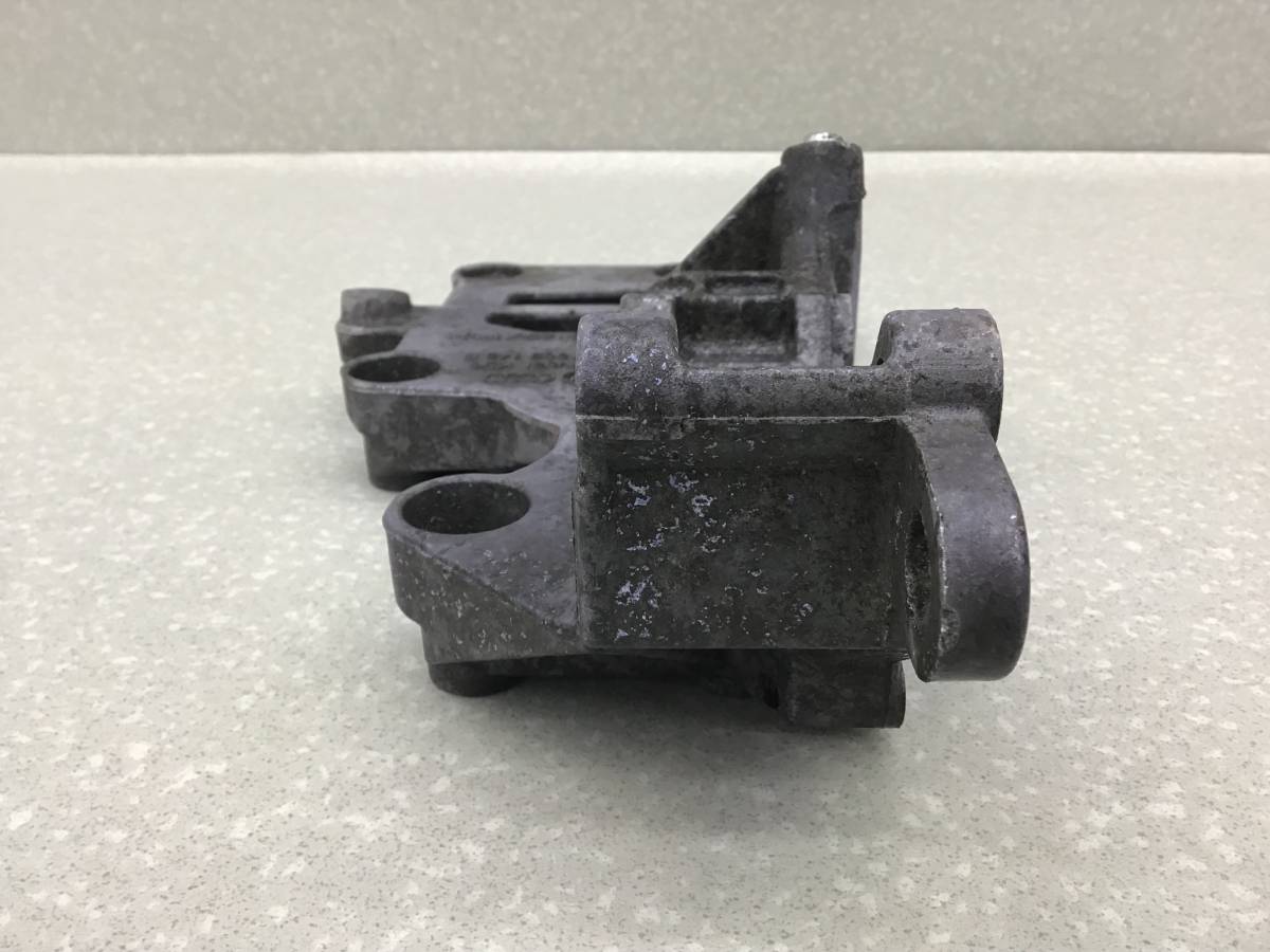 Кронштейн генератора Volkswagen Golf 5 (1K) 2003-2009 Кронштейн генератора Volkswagen Golf 5 (1K) 2003-2009