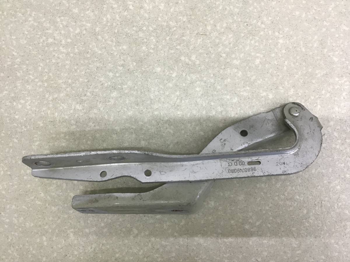 Петля капота правая Peugeot 307 (3A, 3C, 3H) 2001-2008 Петля капота правая Peugeot 307 (3A, 3C, 3H) 2001-2008