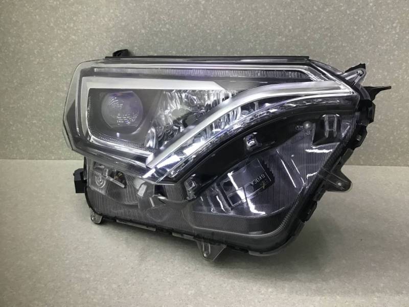 Фара правая Toyota Rav 4 (A40) 2013> Фара правая Toyota Rav 4 (A40) 2013>