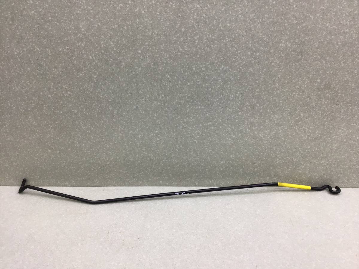 Держатель капота Ford Focus 3 (CB8) 2011-2019 Держатель капота Ford Focus 3 (CB8) 2011-2019