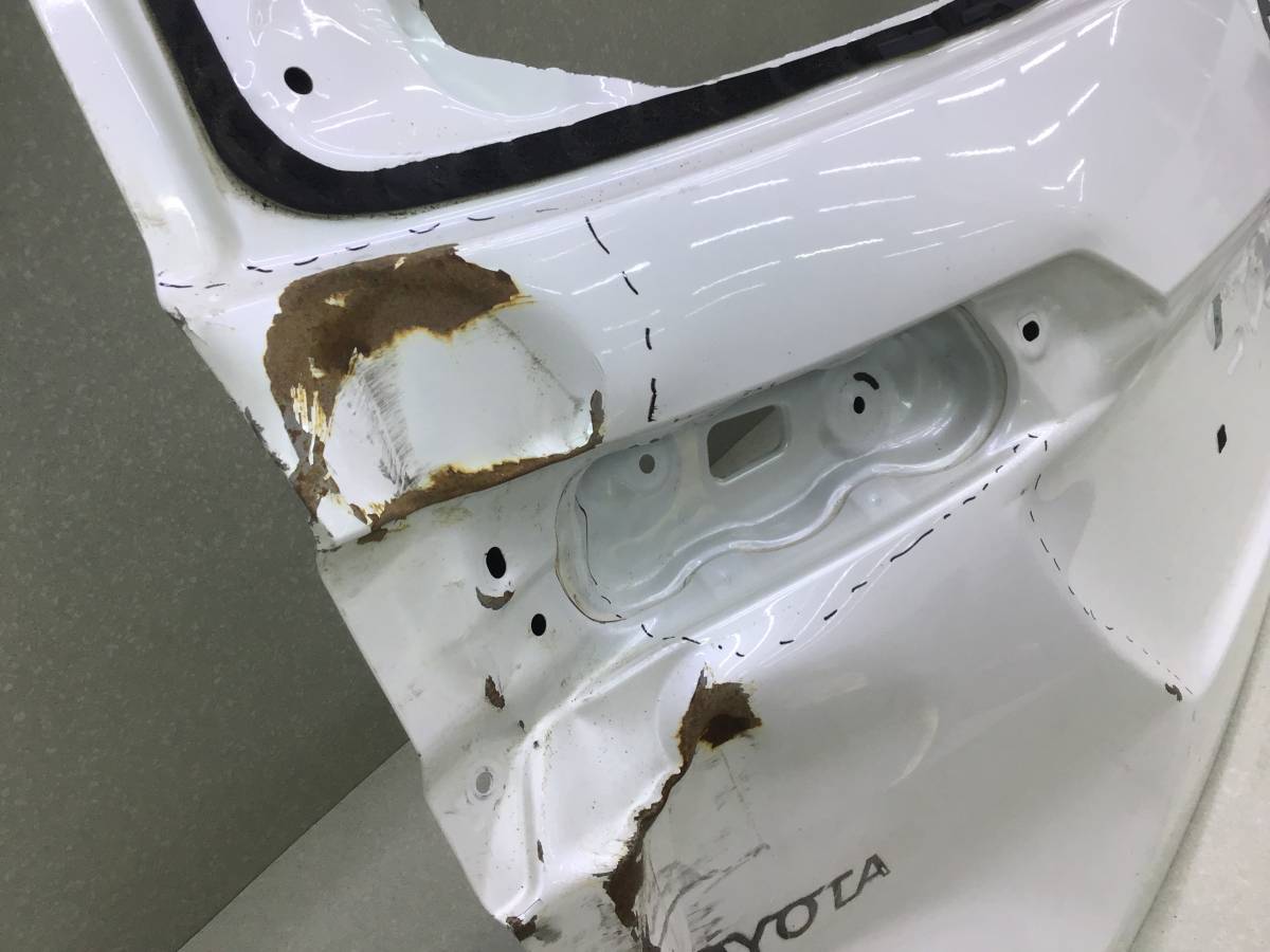 Дверь багажника Toyota Fortuner (GUN156, TGN156) 2015-н.в. Дверь багажника Toyota Fortuner (GUN156, TGN156) 2015-н.в.