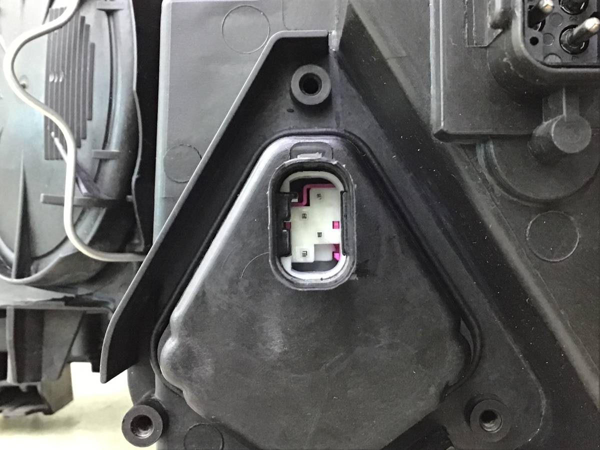 Фара правая BMW X3 E83 2004-2010 Фара правая BMW X3 E83 2004-2010