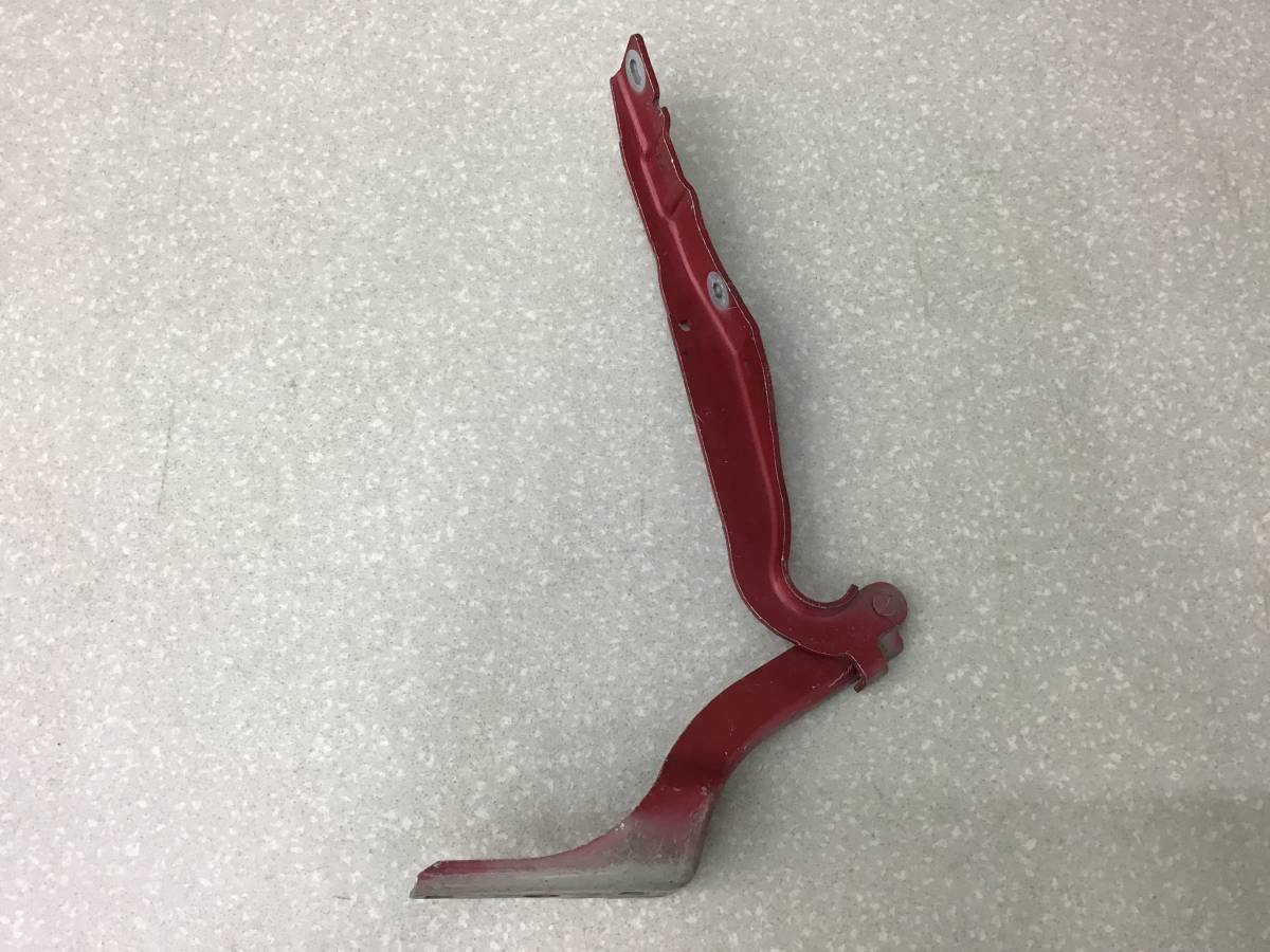 Петля капота правая Peugeot 308 (4A, 4C) 2007-2015 Петля капота правая Peugeot 308 (4A, 4C) 2007-2015