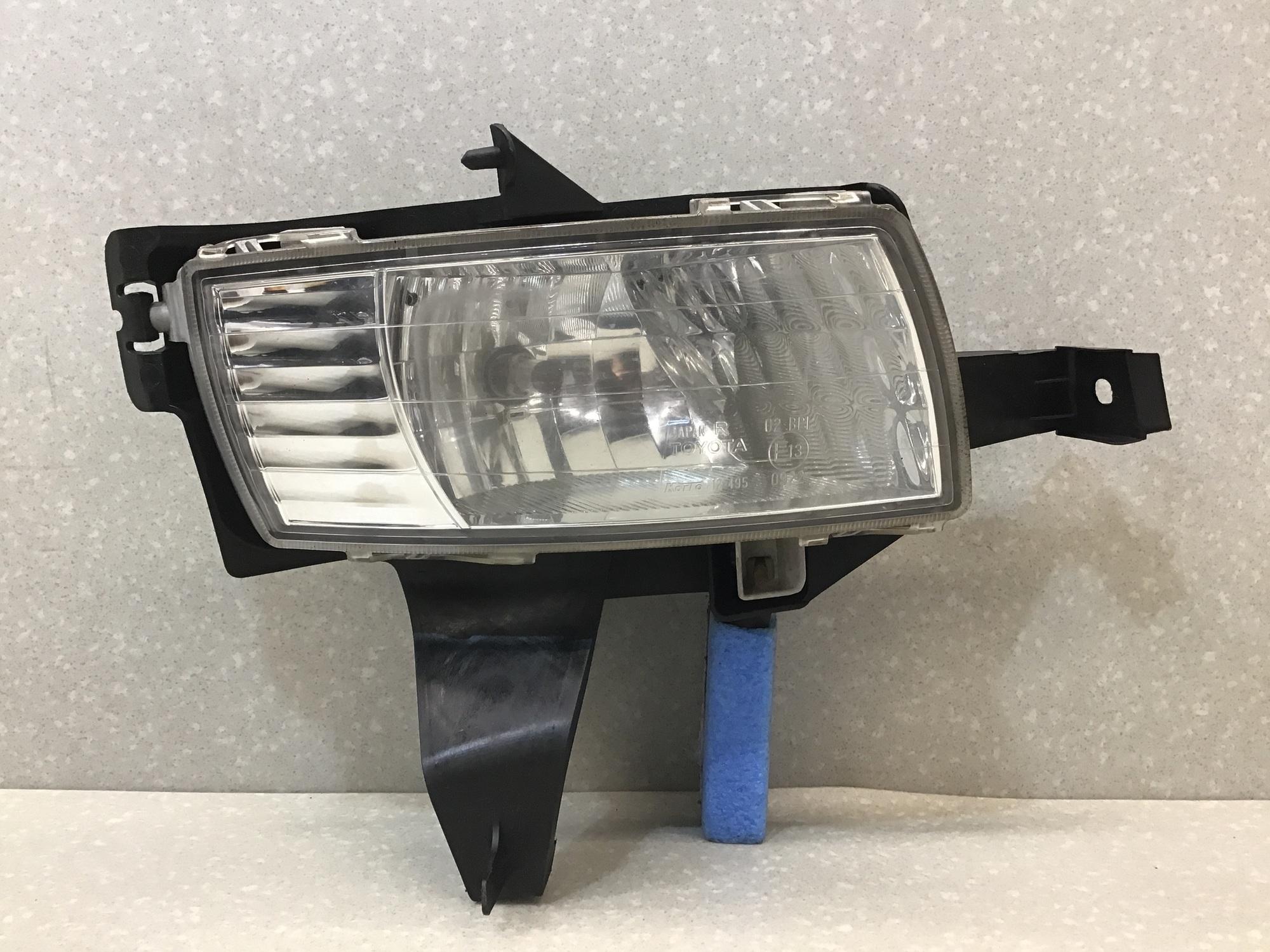 Фара противотуманная правая, Toyota 4 Runner 2002-2009 Фара противотуманная правая, Toyota 4 Runner 2002-2009