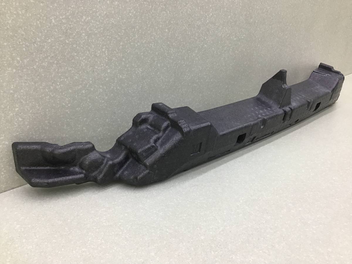 Наполнитель переднего бампера Toyota Rav 4 (XA50) 2018>