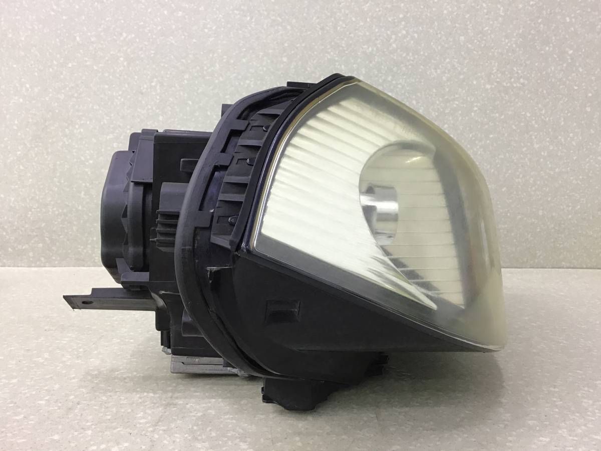 Фара правая BMW X3 E83 2004-2010 Фара правая BMW X3 E83 2004-2010