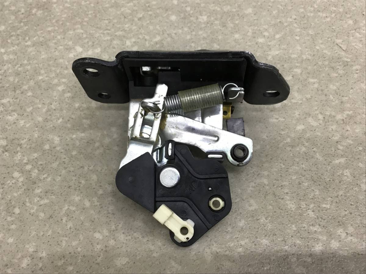 Замок багажника Hyundai Tucson (JM) 2004-2010 Замок багажника Hyundai Tucson (JM) 2004-2010