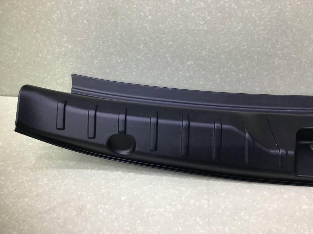 Накладка замка багажника BMW 5-series F10/F11 2009-2016 Накладка замка багажника BMW 5-series F10/F11 2009-2016